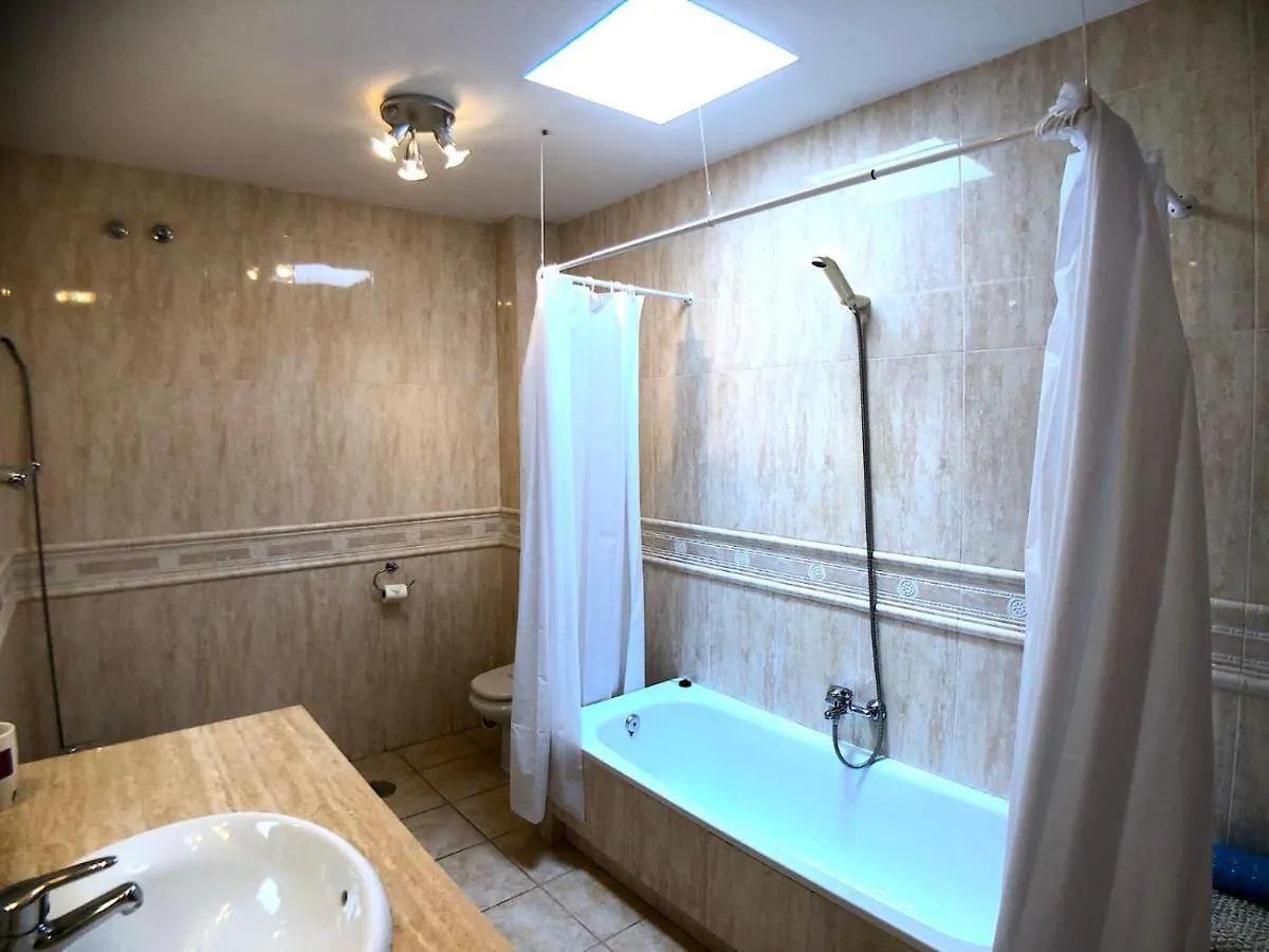 Villa Dwarika, Home Away From Home - Private Heated Pool 칼레타데푸스테