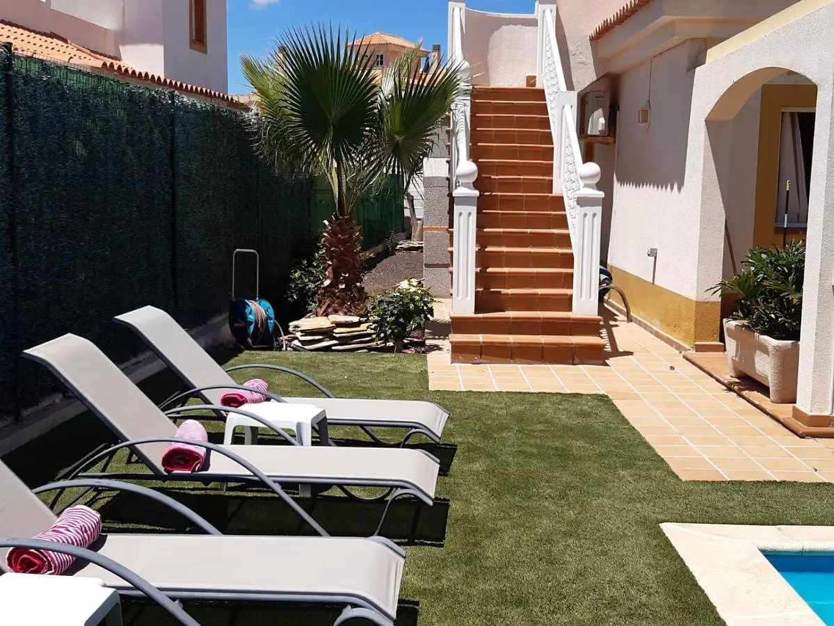 Villa Dwarika, Home Away From Home - Private Heated Pool 科斯塔卡莱塔